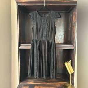 Banana Republic LBD Black Lace Midi Dress | Pleated | Lace Overlay | Sleeveless